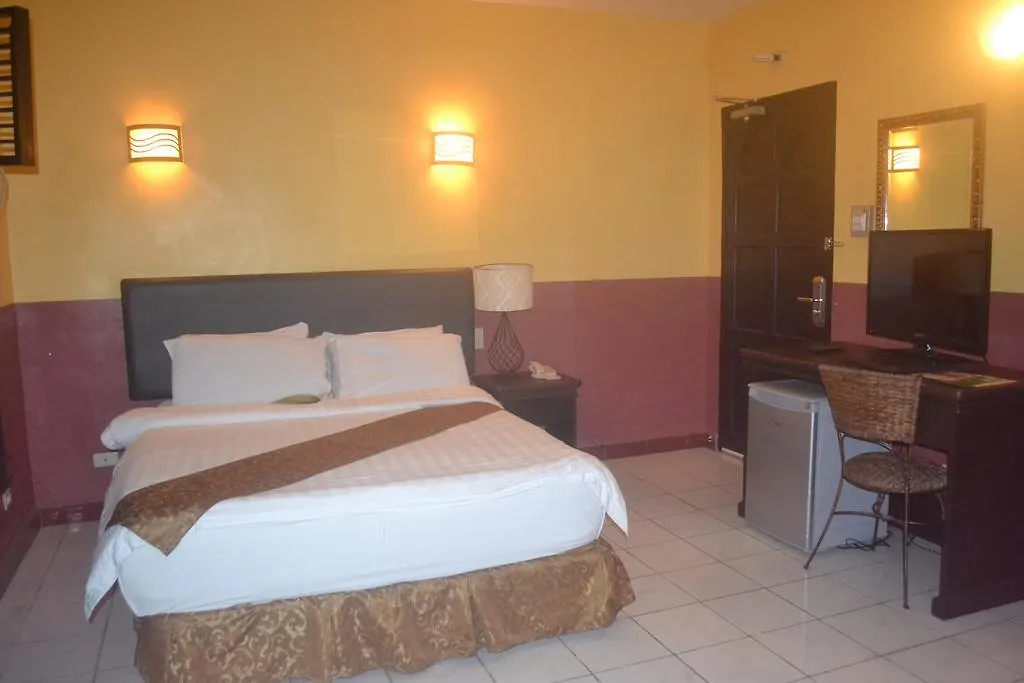 Dm Residente Hotel Inns & Villas Angeles 3*,  Fülöp-szigetek